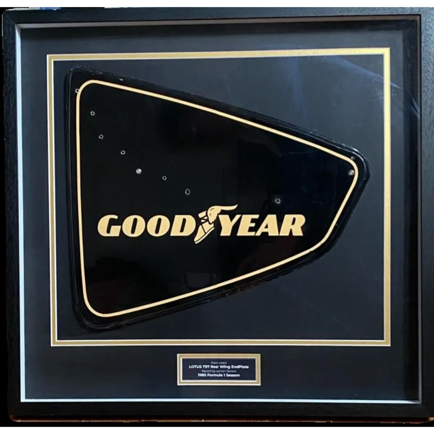 AyrtonSennaLotusF1T_97RearWingEndplate_1985RaceEra