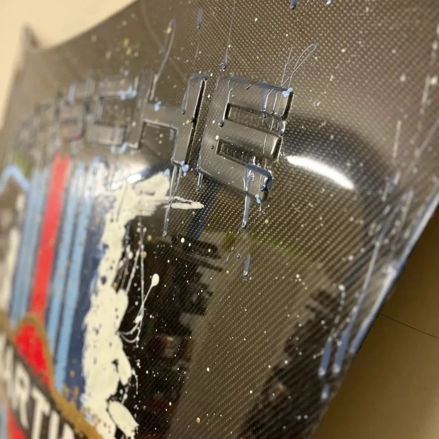 CarbonFibrePorscheMartini911BonnetShowpiece_details